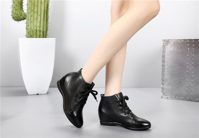 春季時尚之選 平跟短靴——舒適與風格并存